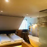 Waldvogel Hotel *