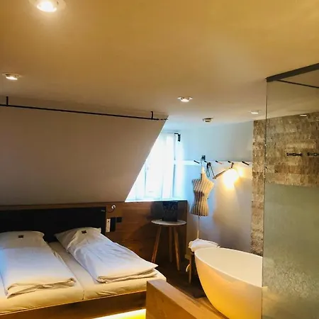 Waldvogel Hotel *